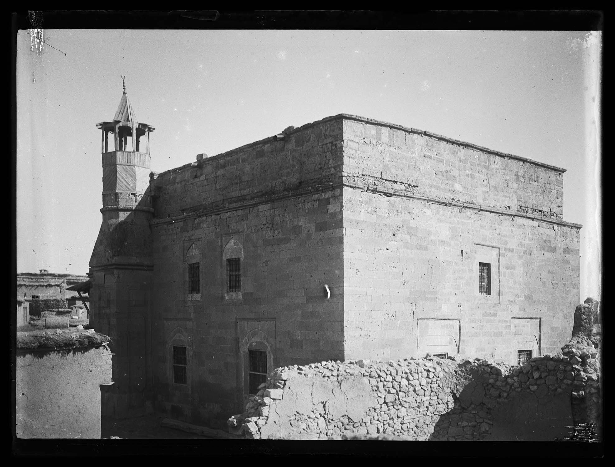 Vue d'ensemble d'une mosquée non identifiée